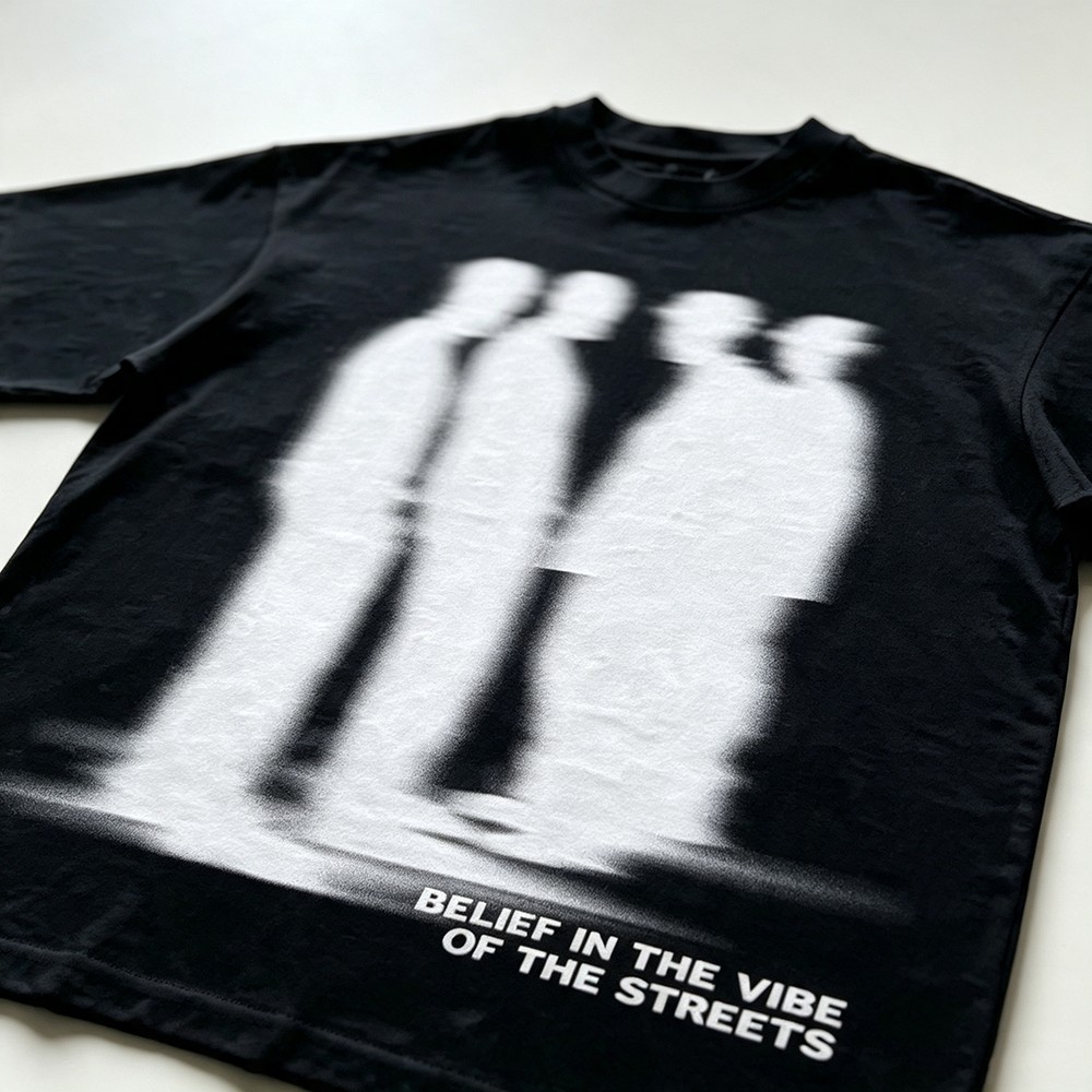 T-shirt z grafiką Blurry Silho – Vintage Vibes Fashion recenzja i cena